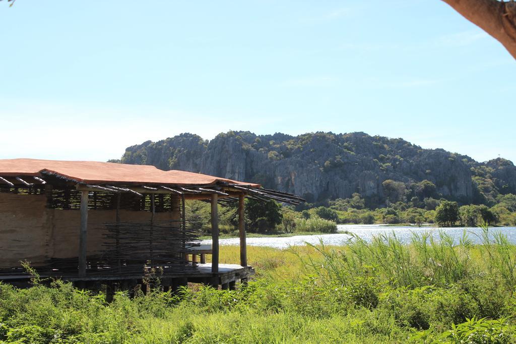 Отель Iharana Bush Camp Ambondromifehy Экстерьер фото