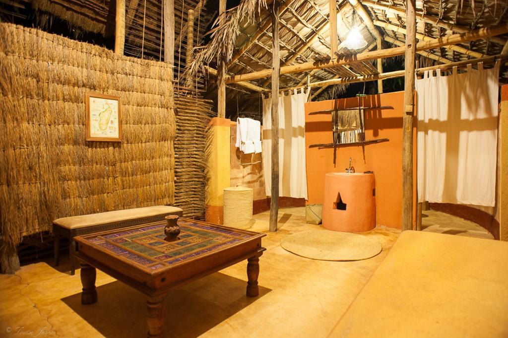 Отель Iharana Bush Camp Ambondromifehy Экстерьер фото